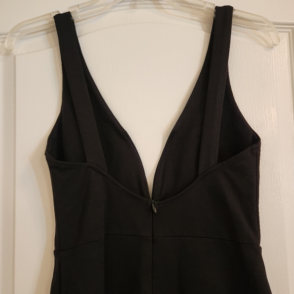 LULU'S PLUNGING WIRE NECKLINE BODYCON DRESS SZ MEDIUM - Picture 4 of 8